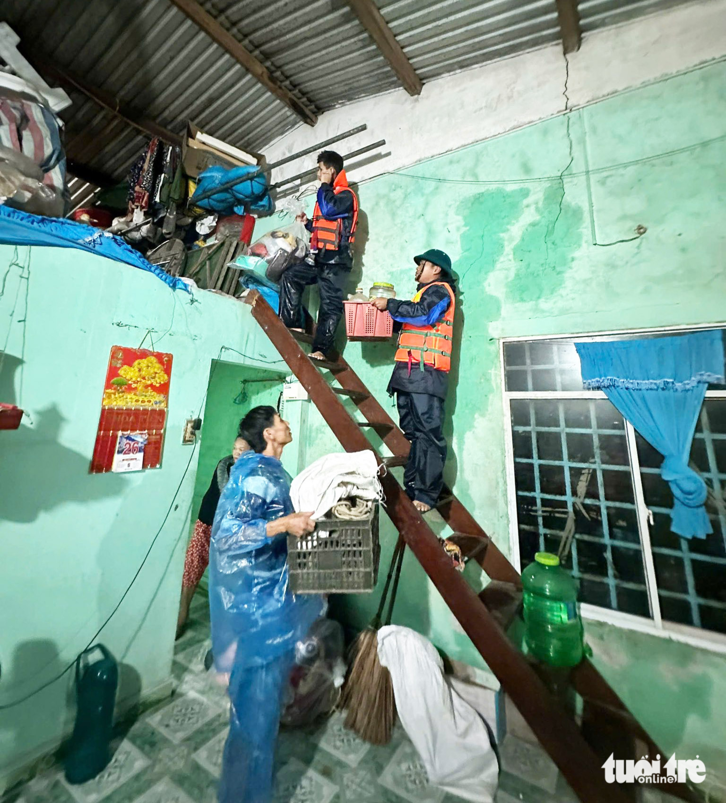 秋盆河洪水部分地区超警戒水位3级,岘港今日继续大雨